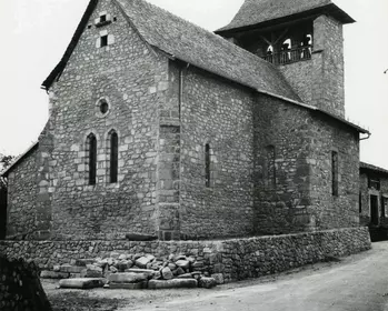 Eglise paroissiale de ROUMEGOUX 1969 45 FI1151 Vue d'ensemble (Cliché Léonce BOUYSSOU)