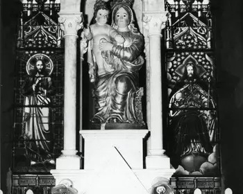 Eglise paroissiale Saint Paul de ROUMEGOUX 1979 45 FI6127 Statue d'une Vierge à l'enfant (Cliché André MUZAC)