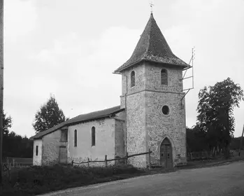 1970 : La chapelle du Bourniou. Archives départementales du Cantal, 31 NUM 023733 cliché 
