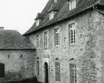 Archives départementales : 45 FI 5664 (1979). Cliché André MUZAC N et B . Pignon du corps des logis principal du château.