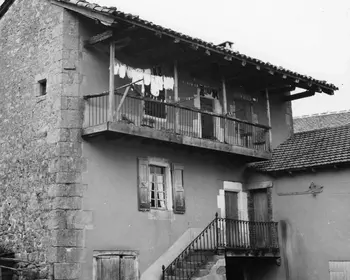 Archives Départementales du Cantal. 1969 : Maison à double étage. 45 FI 1597 ( Cliché Léonce Bouyssou).