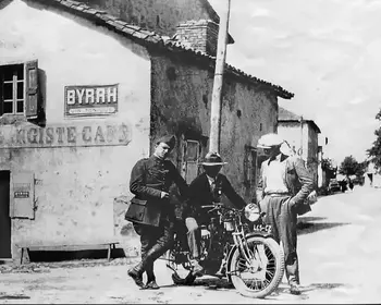 Une motocyclette à Roumégoux