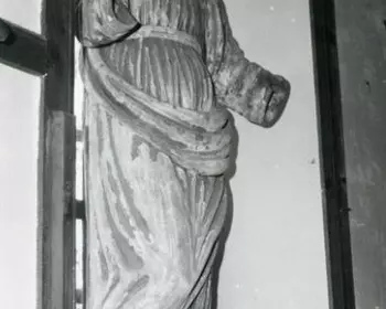 Statue : saint Pierre église Roumégoux - Cliché André Muzac. - N.et b. 1976 45 Fi 4033